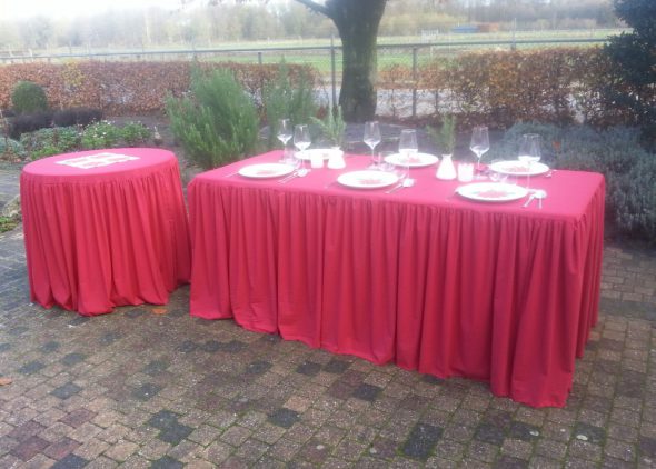 Grijpen Competitief Veroorloven Rode tafelrok huren - Partytentverhuur Eindhoven